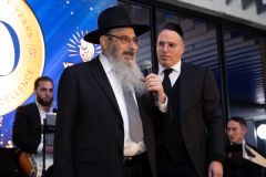 MB-1090-